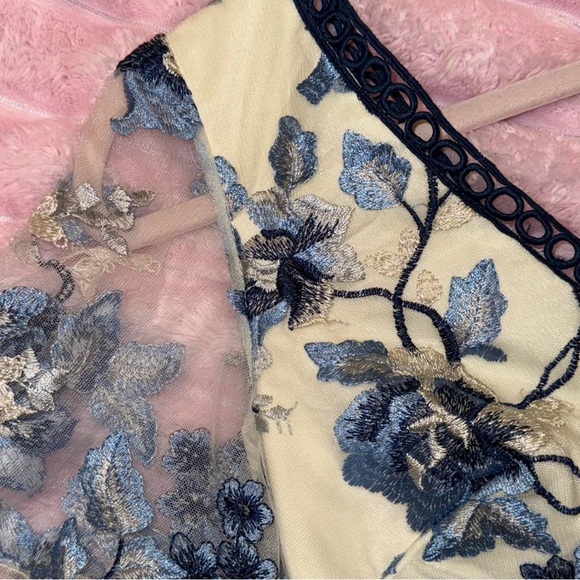 Chi Chi London Blue and Cream Floral Mini Dress - Picture 4 of 5